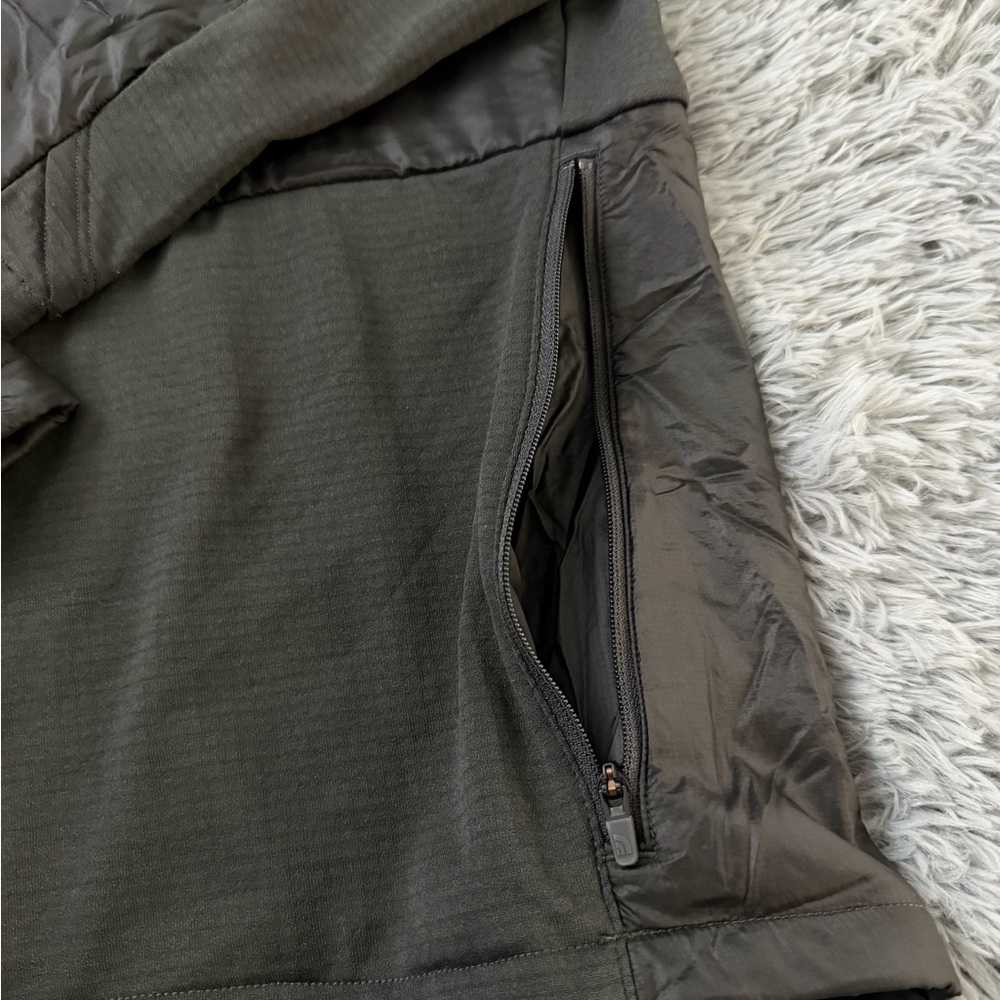 The North Face Men's Charcoal Windbreaker - Picture 4 of 5
